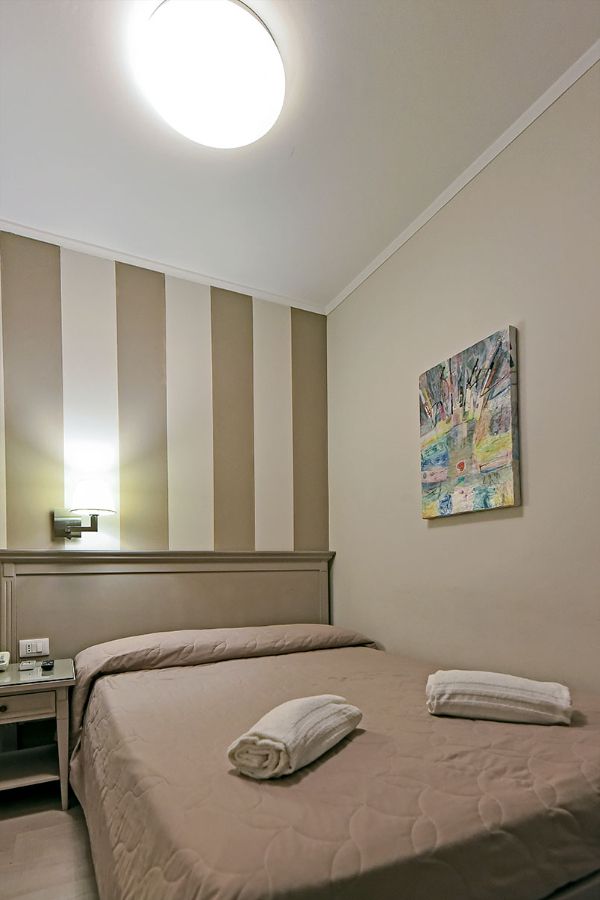 Camera doppia con letto alla francese